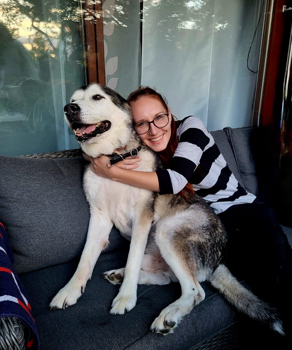 Virtuelle Assistenz Susanne Gett und Hund Mex